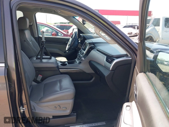 2018 Chevrolet Suburban LT z VIN 1GNSCHKCXJR128787, wystawiony jako IAAI lot #41909965 z przebiegiem 123 020 mil mil oraz . Historia ofert i sprzedaży dostępna na DreamBid. Obrazek 5.