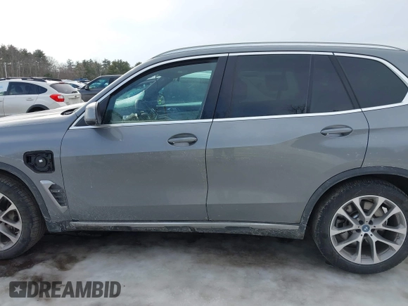 2024 BMW X5 xDrive50e with VIN 5UX43EU05R9S32424, listed as a IAAI auction lot 41622605 with 24,586 mi miles. Bid and sale history available at carsss.com. Image 14.