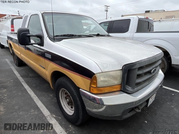 2000 Ford F-250 XL z VIN 1FTNX20FXYED42703, wystawiony jako IAAI lot #42263139 z przebiegiem 261 928 mil mil oraz . Historia ofert i sprzedaży dostępna na DreamBid. Obrazek 1.