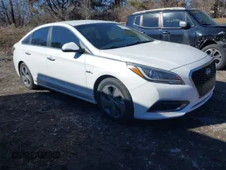 2017 Hyundai Sonata Hybrid Limited with VIN KMHE34L38HA069417, listed as a IAAI auction lot 41699882 with 140,743 mi miles. Bid and sale history available at carsss.com. Image 1.
