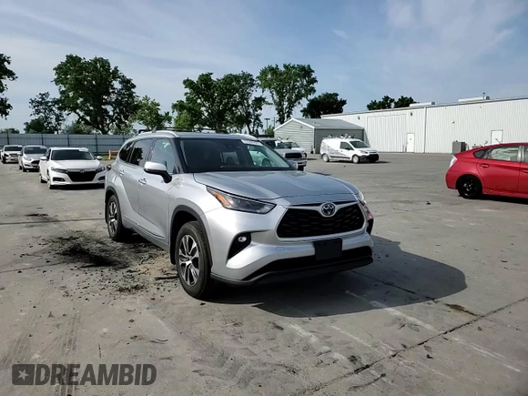 2022 Toyota Highlander XLE z VIN 5TDHZRBH9NS587335, wystawiony jako Copart lot #53280485 z przebiegiem 19 605 mil mil oraz Szkoda całkowita • Salvage title. Historia ofert i sprzedaży dostępna na DreamBid. Obrazek 11.