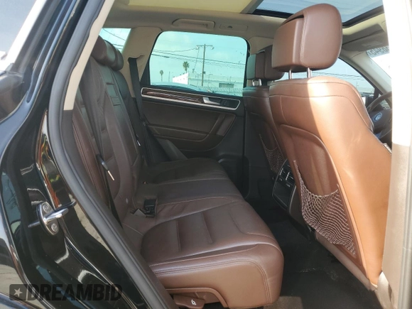 2012 Volkswagen Touareg Sport z VIN WVGEF9BP8CD008746, wystawiony jako Copart lot #45638945 z przebiegiem 138 945 mil mil oraz Szkoda całkowita • Salvage title. Historia ofert i sprzedaży dostępna na DreamBid. Obrazek 11.
