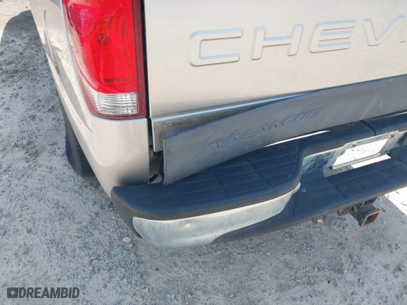2005 Chevrolet Avalanche Z71 with VIN 3GNEK12Z05G246607, listed as a IAAI auction lot 41972160 with 1 mi miles. Bid and sale history available at carsss.com. Image 6.