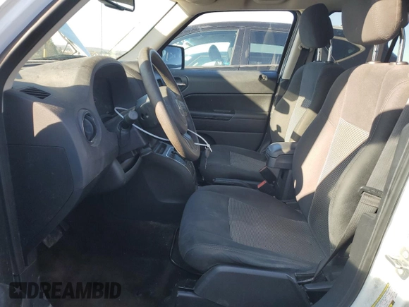 2016 Jeep Patriot Sport z VIN 1C4NJRBB1GD557377, wystawiony jako Copart lot #50814255 z przebiegiem 164 647 mil mil oraz Czysty tytuł • Clean title. Historia ofert i sprzedaży dostępna na DreamBid. Obrazek 7.