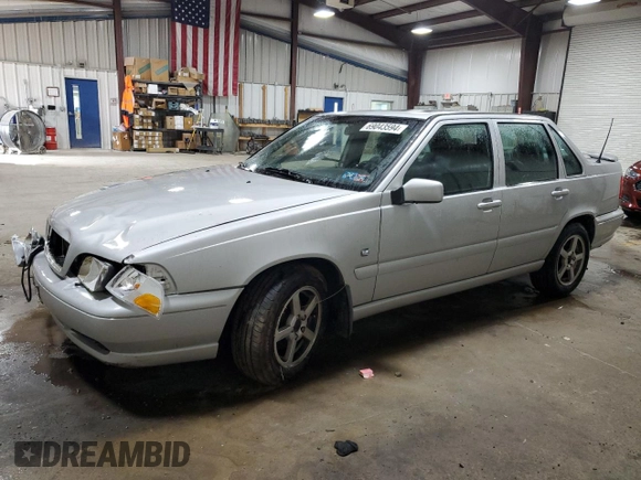 1999 Volvo S70 z VIN YV1LT56D8X2580778, wystawiony jako Copart lot #69043594 z przebiegiem 166 718 mil mil oraz Szkoda całkowita • Salvage title. Historia ofert i sprzedaży dostępna na DreamBid. Obrazek 1.