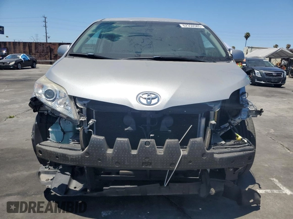 2017 Toyota Sienna XLE Auto Access Seat with VIN 5TDYZ3DC7HS851736, listed as a Copart auction lot 62350585 with 71,833 mi miles and Salvage title. Bid and sale history available at DreamBid. Image 5.
