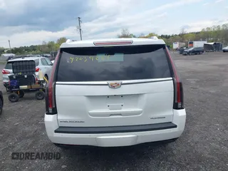 2016 Cadillac Escalade Platinum z VIN 1GYS4DKJ2GR316025, wystawiony jako IAAI lot #42039284 z przebiegiem Nie podano mil oraz . Historia ofert i sprzedaży dostępna na DreamBid. Obrazek 15.