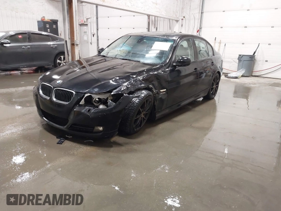 2011 BMW 3 Series 328i xDrive with VIN WBAPK7C5XBA818385, listed as a IAAI auction lot 41655317 with 113,639 mi miles. Bid and sale history available at carsss.com. Image 17.