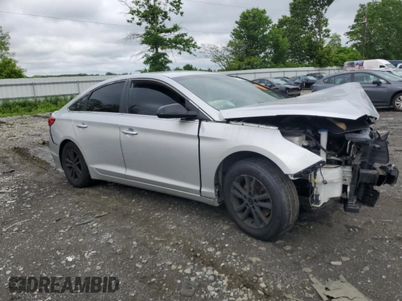 2015 Hyundai Sonata SE z VIN 5NPE24AF3FH142414, wystawiony jako Copart lot #57108445 z przebiegiem 280 483 mil mil oraz Szkoda całkowita • Salvage title. Historia ofert i sprzedaży dostępna na DreamBid. Obrazek 4.