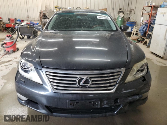 2011 Lexus LS 460 z VIN JTHBL5EFXB5105854, wystawiony jako Copart lot #44451525 z przebiegiem 166 136 mil mil oraz Szkoda całkowita • Salvage title. Historia ofert i sprzedaży dostępna na DreamBid. Obrazek 5.