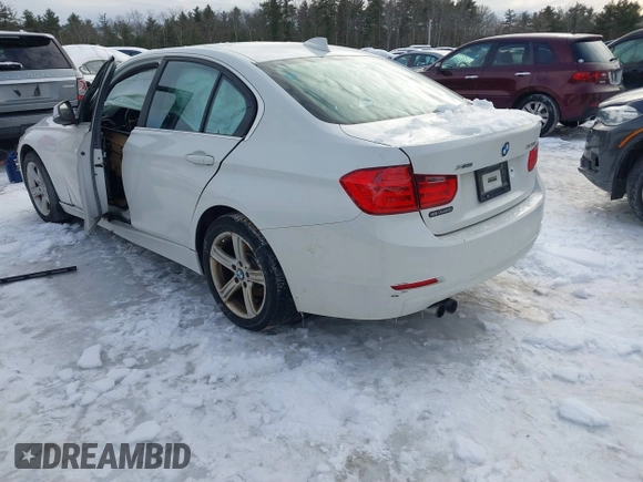2015 BMW 3 Series 328i xDrive with VIN WBA3B5G56FNS14621, listed as a IAAI auction lot 41559125 with 89,749 mi miles. Bid and sale history available at carsss.com. Image 3.