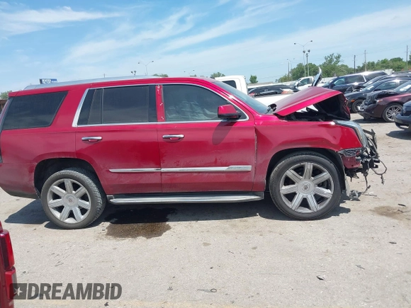 2015 Cadillac Escalade Luxury z VIN 1GYS3BKJ3FR275149, wystawiony jako IAAI lot #42052367 z przebiegiem 111 133 mil mil oraz . Historia ofert i sprzedaży dostępna na DreamBid. Obrazek 13.