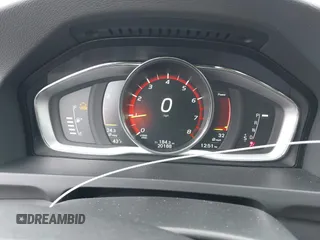 2017 Volvo S60 Inscription z VIN LYV402TK3HB196430, wystawiony jako IAAI lot #41301147 z przebiegiem 20 188 mil mil oraz . Historia ofert i sprzedaży dostępna na DreamBid. Obrazek 7.