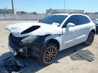 2017 Porsche Macan GTS with VIN WP1AG2A51HLB54747, listed as a IAAI auction lot 42038344 with 70,306 mi miles and . Bid and sale history available at carsss.com. Image 17.