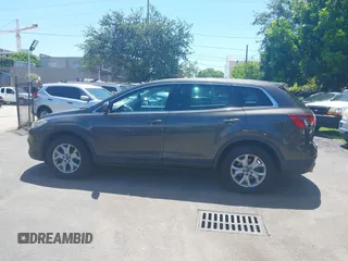 2015 Mazda CX-9 Touring z VIN JM3TB2CV1F0458995, wystawiony jako IAAI lot #42523344 z przebiegiem 130 763 mil mil oraz . Historia ofert i sprzedaży dostępna na DreamBid. Obrazek 14.