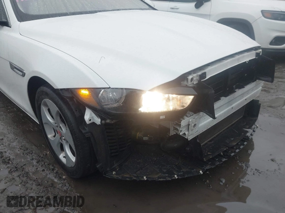 2017 Jaguar XE 25t z VIN SAJAR4BG2HA974050, wystawiony jako IAAI lot #41561744 z przebiegiem 131 266 mil mil oraz . Historia ofert i sprzedaży dostępna na DreamBid. Obrazek 12.