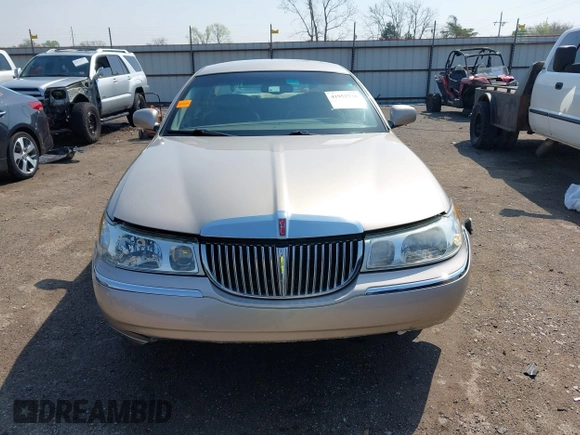 2002 Lincoln Town Car Executive z VIN 1LNHM81W12Y620302, wystawiony jako IAAI lot #41952738 z przebiegiem 83 062 mil mil oraz . Historia ofert i sprzedaży dostępna na DreamBid. Obrazek 12.