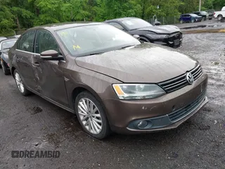 2011 Volkswagen Jetta SEL z VIN 3VWLX7AJ0BM394816, wystawiony jako IAAI lot #42255577 z przebiegiem 116 701 mil mil oraz . Historia ofert i sprzedaży dostępna na DreamBid. Obrazek 1.