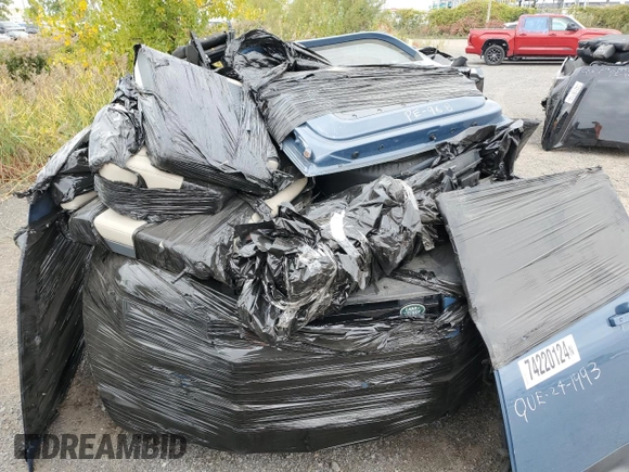 2023 Land Rover Defender S z VIN SALEJ7EXXP2129209, wystawiony jako Copart lot #75870424 z przebiegiem Nie podano mil oraz Nie do naprawy • Non repairable. Historia ofert i sprzedaży dostępna na DreamBid. Obrazek 13.