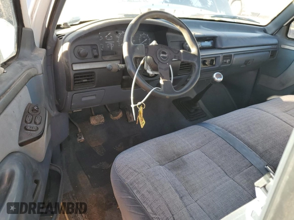 1993 Ford F-150 with VIN 1FTDF15Y5PLB00205, listed as a Copart auction lot 42832575 with 136,145 mi miles and Clean Title. Bid and sale history available at carsss.com. Image 8.