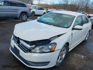 2015 Volkswagen Passat 1.8T SE w/Sunroof & Nav with VIN 1VWBT7A35FC033520, listed as a IAAI auction lot 41352628 with 86,144 mi miles. Bid and sale history available at carsss.com. Image 19.