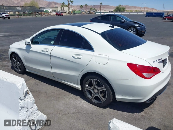 2014 Mercedes-Benz CLA 250 z VIN WDDSJ4EB3EN045327, wystawiony jako IAAI lot #42090466 z przebiegiem 121 805 mil mil oraz . Historia ofert i sprzedaży dostępna na DreamBid. Obrazek 3.