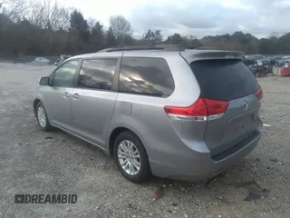 2014 Toyota Sienna XLE with VIN 5TDYK3DC0ES421501, listed as a IAAI auction lot 41672414 with 111,911 mi miles. Bid and sale history available at carsss.com. Image 3.
