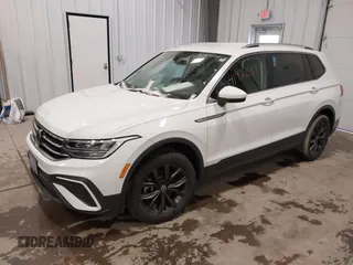 2024 Volkswagen Tiguan SE с VIN 3VV2B7AX0RM035320, выставлен на аукционе IAAI как лот 41922187 с пробегом 28 153 миль миль и . История ставок и продаж доступна на DreamBid. Изображение 16.