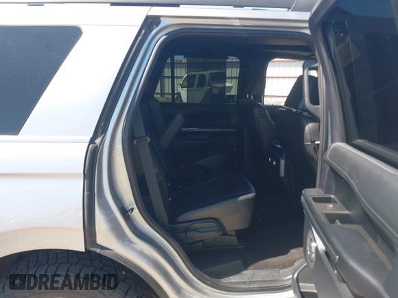 2021 Ford Expedition XLT z VIN 1FMJU1HT9MEA33614, wystawiony jako IAAI lot #42057547 z przebiegiem 72 168 mil mil oraz . Historia ofert i sprzedaży dostępna na DreamBid. Obrazek 8.