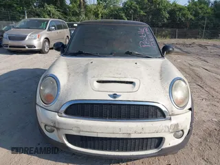 2007 MINI Hardtop S z VIN WMWMF73567TL88079, wystawiony jako IAAI lot #42820770 z przebiegiem Nie podano mil oraz . Historia ofert i sprzedaży dostępna na DreamBid. Obrazek 6.