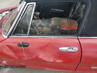1988 Alfa Romeo Spider Graduate z VIN ZARBA5645J1062539, wystawiony jako Copart lot #75542014 z przebiegiem Nie podano mil oraz Szkody całkowita. Historia ofert i sprzedaży dostępna na DreamBid. Obrazek 7.