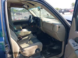 2002 Chevrolet Avalanche with VIN 3GNEK13T32G147690, listed as a IAAI auction lot 42811424 with Not provided miles and . Bid and sale history available at DreamBid. Image 5.