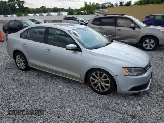 2012 Volkswagen Jetta SE with VIN 3VWDP7AJ5CM301844, listed as a Copart auction lot 60648525 with 204,031 mi miles and Clean title. Bid and sale history available at DreamBid. Image 4.