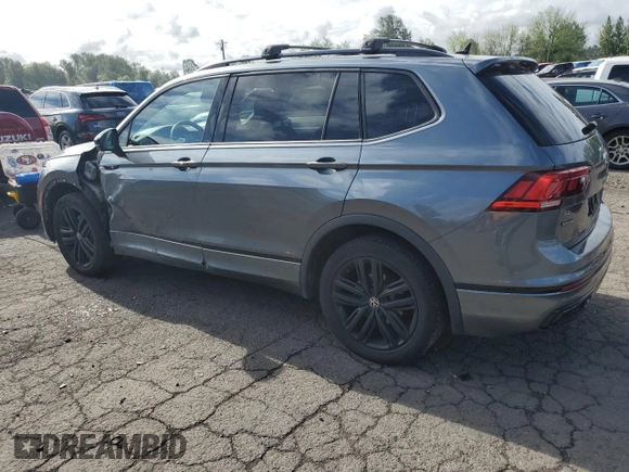 2022 Volkswagen Tiguan SE R-Line Black z VIN 3VV8B7AX9NM041704, wystawiony jako Copart lot #56583275 z przebiegiem 42 996 mil mil oraz Szkoda całkowita • Salvage title. Historia ofert i sprzedaży dostępna na DreamBid. Obrazek 2.