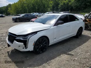 2024 Cadillac CT4-V z VIN 1G6DH5RL7R0121158, wystawiony jako Copart lot #67799554 z przebiegiem 25 715 mil mil oraz Szkody całkowita. Historia ofert i sprzedaży dostępna na DreamBid. Obrazek 1.