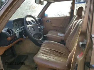 1983 Mercedes-Benz 300 D with VIN WDBAB33A1DB032601, listed as a Copart auction lot 82419003 with 330,483 mi miles and Non Repairable. Bid and sale history available at carsss.com. Image 7.