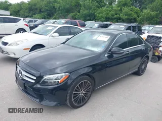 2019 Mercedes-Benz C 300 z VIN 55SWF8DB0KU307061, wystawiony jako IAAI lot #42143403 z przebiegiem Nie podano mil oraz . Historia ofert i sprzedaży dostępna na DreamBid. Obrazek 2.