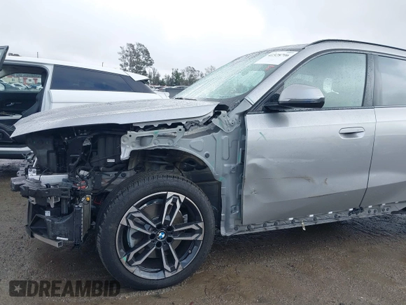 2023 BMW X1 xDrive28i z VIN WBX73EF02P5X48940, wystawiony jako IAAI lot #41528706 z przebiegiem 10 683 mil mil oraz . Historia ofert i sprzedaży dostępna na DreamBid. Obrazek 6.