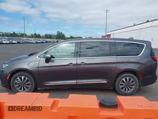 2022 Chrysler Pacifica Hybrid Limited with VIN 2C4RC1S72NR123083, listed as a IAAI auction lot 42623725 with 36,789 mi miles and . Bid and sale history available at DreamBid. Image 14.