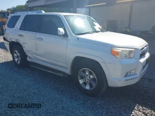 2012 Toyota 4Runner SR5 z VIN JTEZU5JR8C5041520, wystawiony jako IAAI lot #41974132 z przebiegiem 202 050 mil mil oraz . Historia ofert i sprzedaży dostępna na DreamBid. Obrazek 1.
