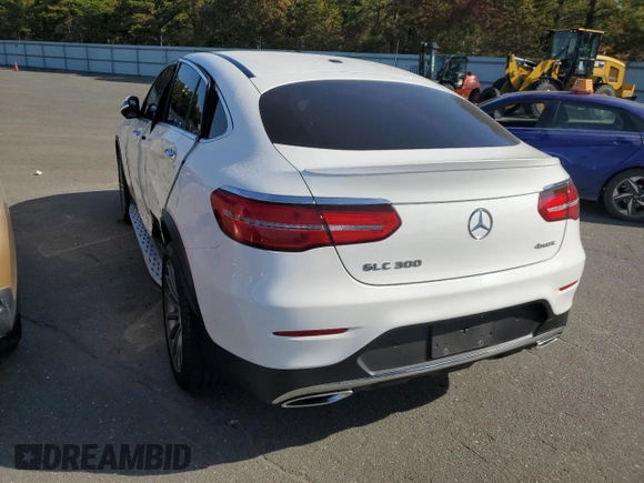 2019 Mercedes-Benz GLC with VIN WDC0J4KB9KF514555, listed as a Copart auction lot 61640822 with 31,888 mi miles. Bid and sale history available at carsss.com. Image 3.