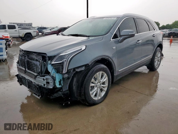 2022 Cadillac XT5 FWD Luxury z VIN 1GYKNAR47NZ116377, wystawiony jako Copart lot #55828415 z przebiegiem 62 276 mil mil oraz Czysty tytuł • Clean title. Historia ofert i sprzedaży dostępna na DreamBid. Obrazek 1.