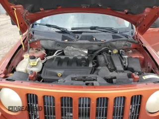 2008 Jeep Patriot Sport z VIN 1J8FT28WX8D649176, wystawiony jako Copart lot #55927795 z przebiegiem 109 587 mil mil oraz Czysty tytuł • Clean title. Historia ofert i sprzedaży dostępna na DreamBid. Obrazek 11.