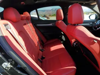 2024 Alfa Romeo Stelvio Ti z VIN ZASPAKBN3R7D79474, wystawiony jako Copart lot #50245995 z przebiegiem 14 558 mil mil oraz Szkoda całkowita • Salvage title. Historia ofert i sprzedaży dostępna na DreamBid. Obrazek 11.