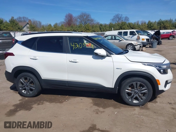 2023 Kia Seltos S z VIN KNDEUCAAXP7394658, wystawiony jako IAAI lot #42051398 z przebiegiem 68 256 mil mil oraz . Historia ofert i sprzedaży dostępna na DreamBid. Obrazek 14.