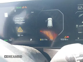 2024 Kia EV9 Land z VIN KNDADFS59R6035988, wystawiony jako IAAI lot #42076672 z przebiegiem 10 316 mil mil oraz . Historia ofert i sprzedaży dostępna na DreamBid. Obrazek 16.
