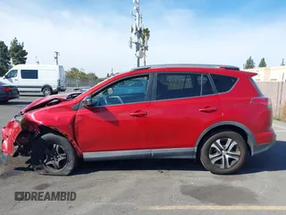 2017 Toyota RAV4 LE z VIN 2T3ZFREV2HW317056, wystawiony jako IAAI lot #41692139 z przebiegiem 66 102 mil mil oraz . Historia ofert i sprzedaży dostępna na DreamBid. Obrazek 14.