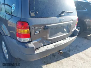 2002 Ford Escape XLT Choice with VIN 1FMYU04172KC92145, listed as a IAAI auction lot 42081862 with 225,812 mi miles. Bid and sale history available at carsss.com. Image 6.