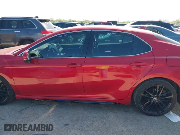 2022 Toyota Camry XSE z VIN 4T1K61AK1NU006141, wystawiony jako IAAI lot #42078782 z przebiegiem 55 637 mil mil oraz . Historia ofert i sprzedaży dostępna na DreamBid. Obrazek 14.