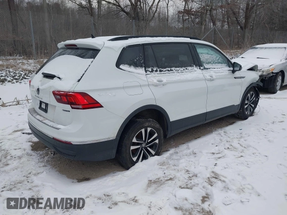 2022 Volkswagen Tiguan S with VIN 3VV0B7AX2NM125909, listed as a IAAI auction lot 41219381 with 40,886 mi miles. Bid and sale history available at carsss.com. Image 4.
